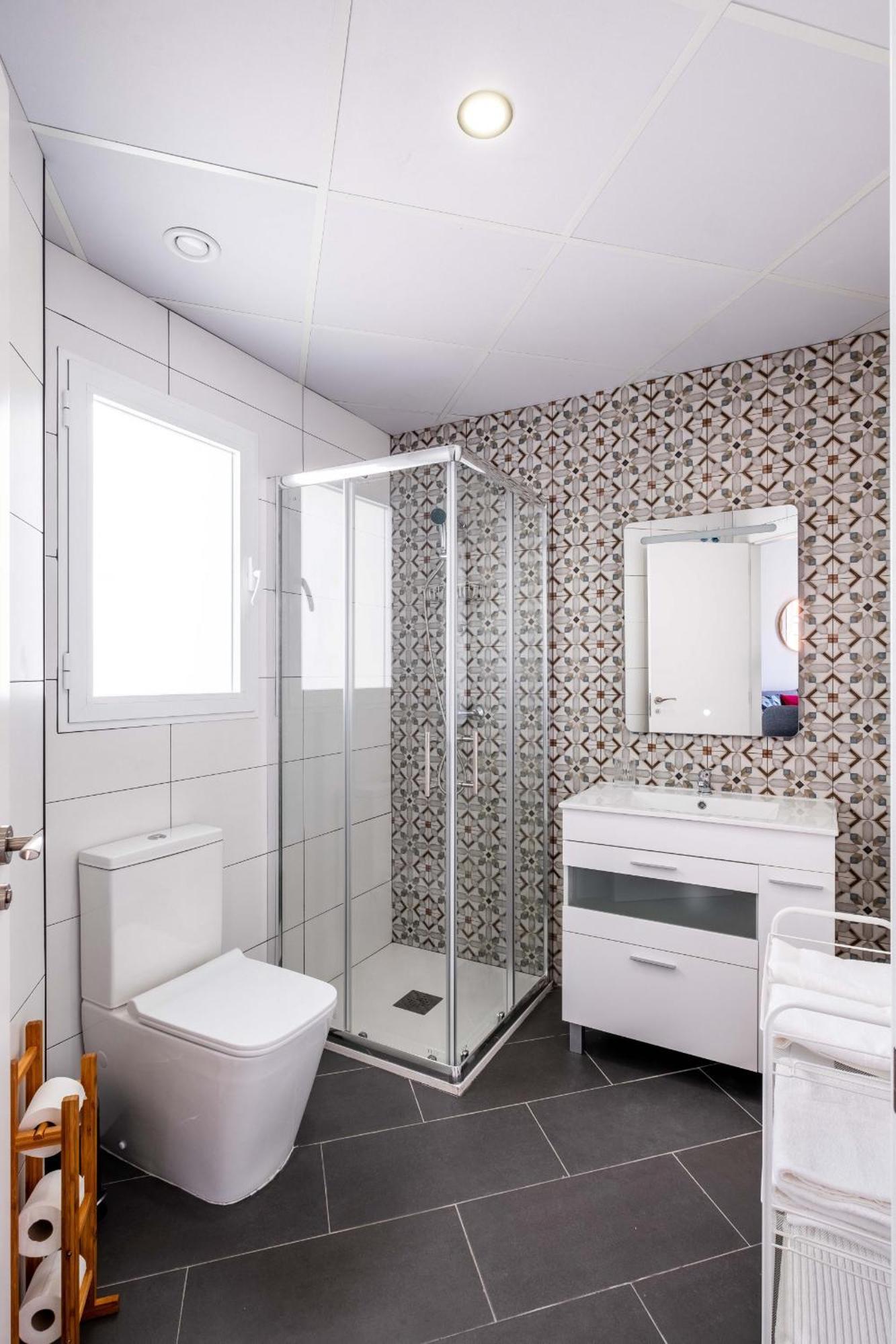 Spacious With Great Views Appartement Valence